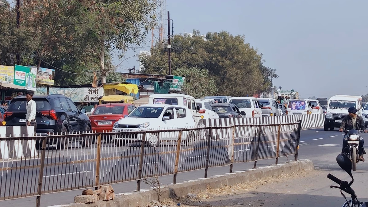 सीहोर जिले में एक ओर भीम आर्मी का आंदोलन, दूसरी ओर मेंटेनेंस के नाम पर सड़क को वन-वे करने से लगा लंबा जाम