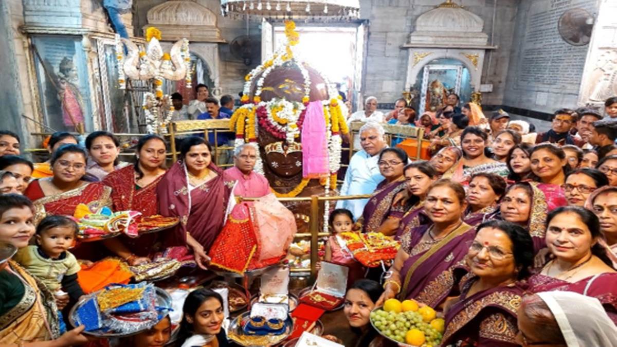 Pashupatinath Temple Mandsaur: सुबह चार बजे खुले पशुपतिनाथ के पट, 33 घंटे होंगे भक्‍तों को दर्शन - Pashupatinath Temple Mandsaur Pashupatinath doors open at 4 am devotees will have darshan for 33 hours