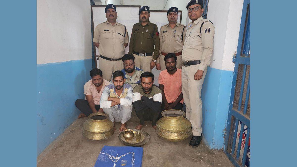 Bilaspur Crime News: चोरी का बर्तन बेचने पहुंचे चोर पुलिस के हत्थे चढ़े, दुकान का शटर उठाकर चाकलेट और ड्राइफ्रुट ले गए चो