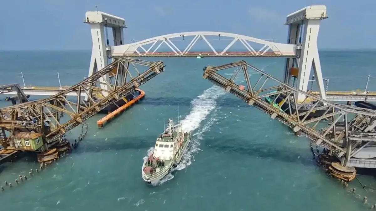 New Pamban Bridge: बंगाल की खाड़ी पर वर्टिकल सी रेल ब्रिज तैयार, अब ट्रेन से जल्दी पहुंच सकेंगे रामेश्वरम धाम