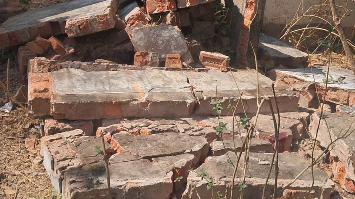 कटनी के बम्मनगवां में सरकारी स्कूल की ब्राउंड्री वॉल गिरने से पांचवीं के छात्र की मौत