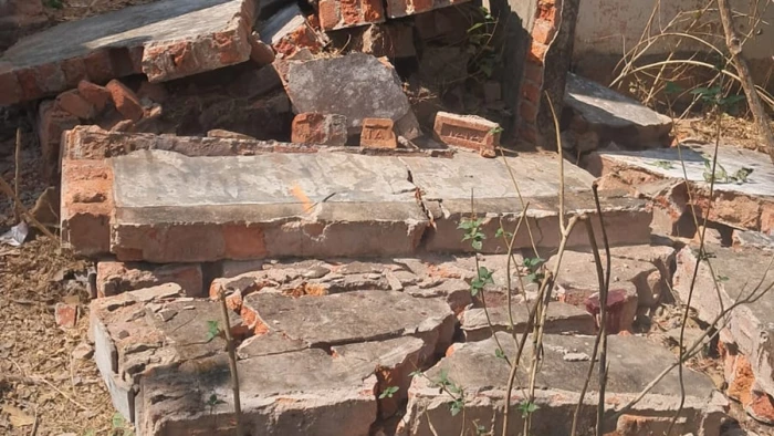 कटनी के बम्मनगवां में सरकारी स्कूल की ब्राउंड्री वॉल गिरने से पांचवीं के छात्र की मौत