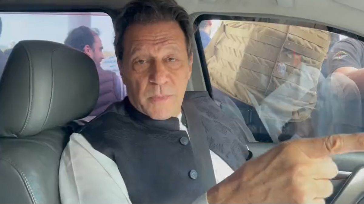 Imran Khan News Updates: इमरान खान के लाहौर स्थित घर में घुसी पुलिस, पार्टी ने जताई हत्या की आशंका