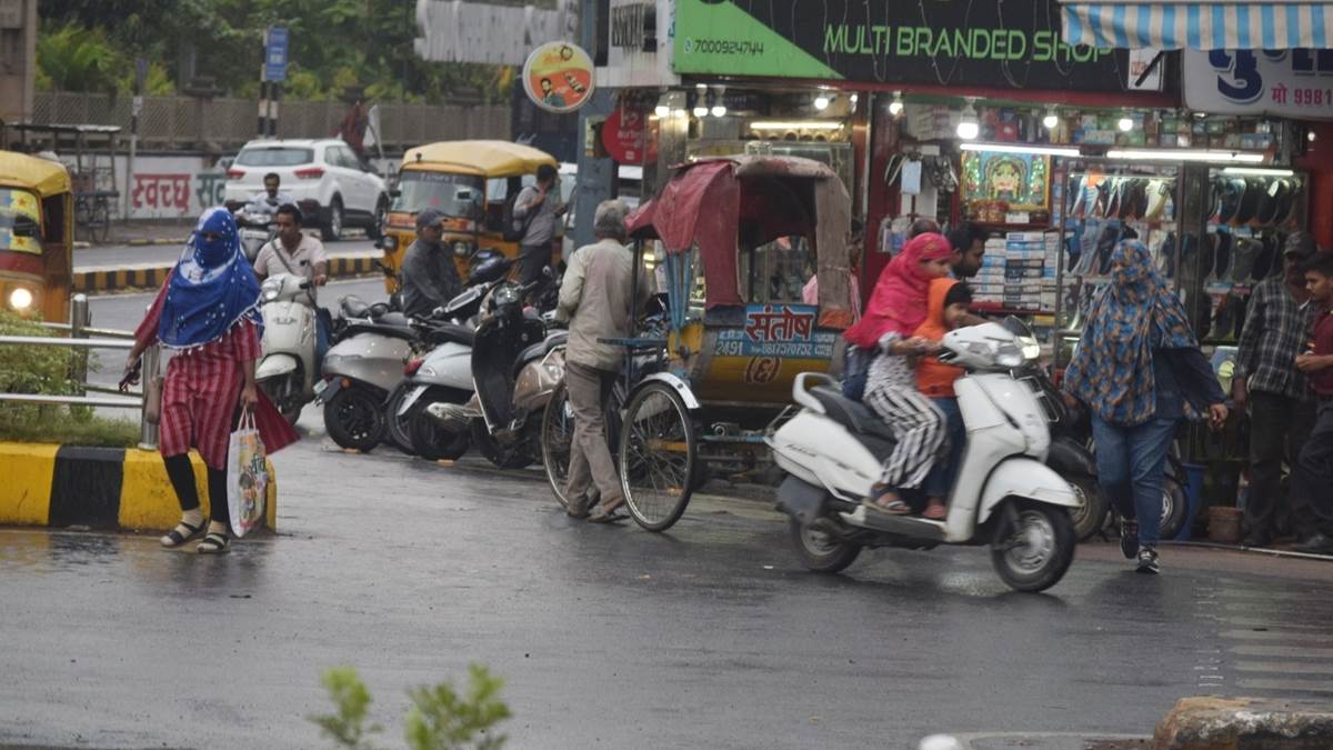 Jabalpur Weather: तेज हवा संग हुई बूंदाबादी ने गर्मी में कराया मानसून का अहसास, आज भी नहीं निकली धूप