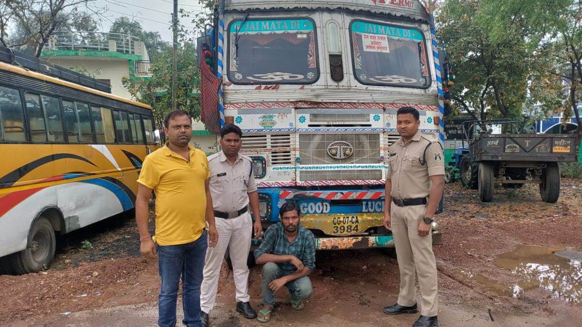 Bilaspur Crime News: दो ट्रक में चोरी का कोयला परिवहन करते दो युवक गिरफ्तार