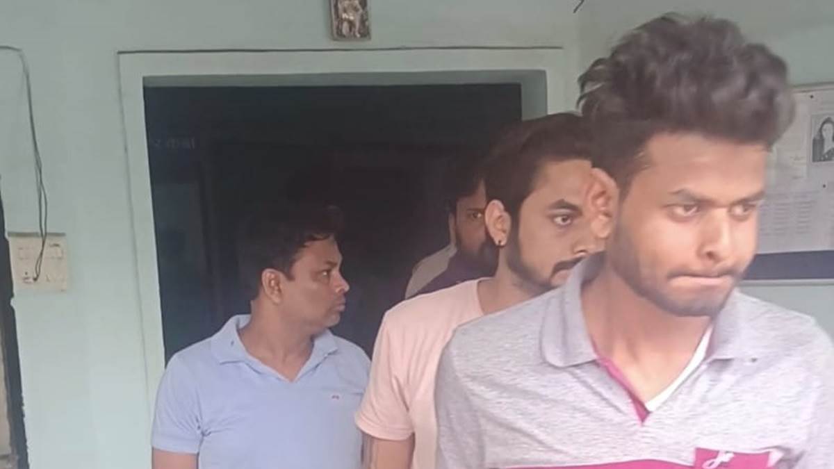 Raipur Crime News: लोन दिलाने का झांसा देकर ठगी करने वाले आठ आरोपित दिल्ली से गिरफ्तार, खोल रखा था फर्जी काल सेंटर