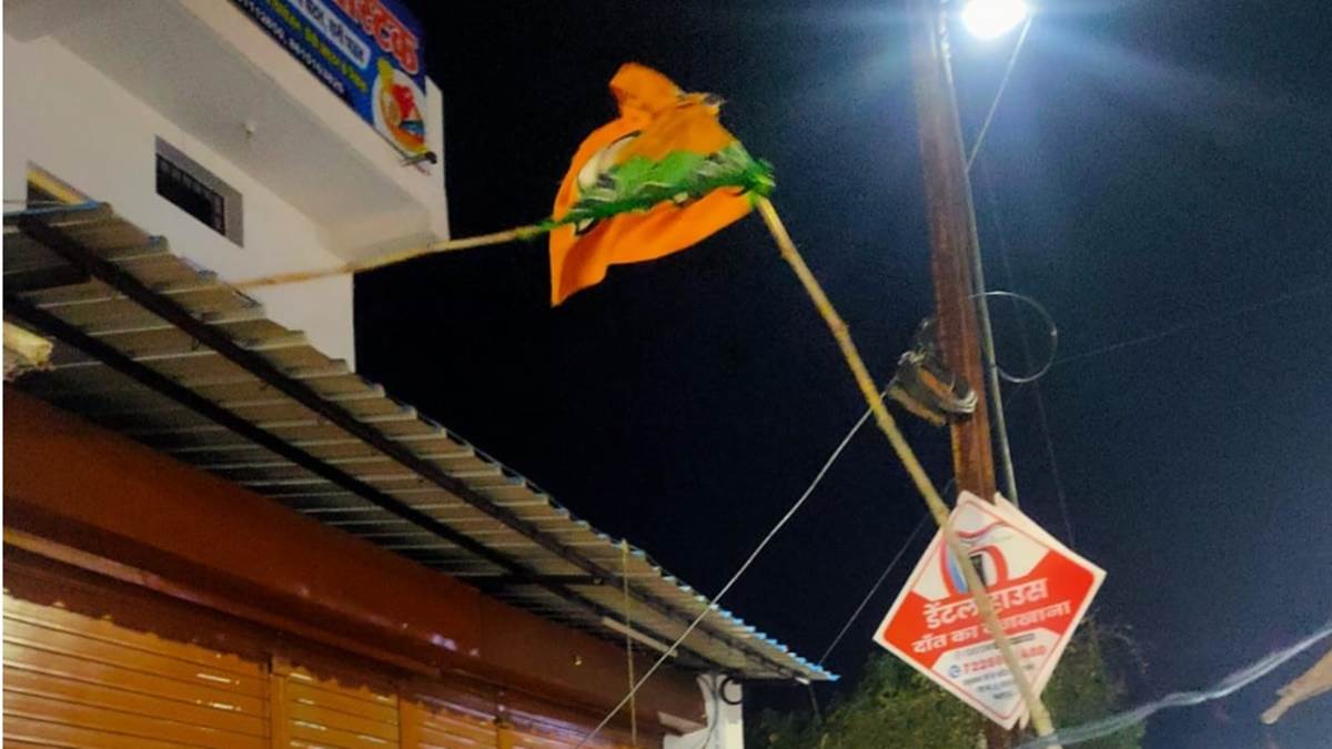 Lok sabha chunav 2024 : आचार संहिता का डंडा: जबलपुर में अर्श से फर्श पर आए नेताओं के बैनर, पोस्टर, होर्डिंग