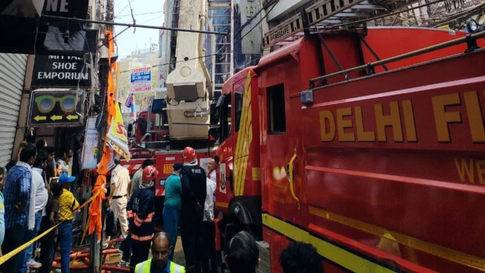 दिल्ली के साध नगर में भीषण आग, एक ही परिवार के 7 लोगों की मौत, 3 बच्चे गंभीर रूप से घायल