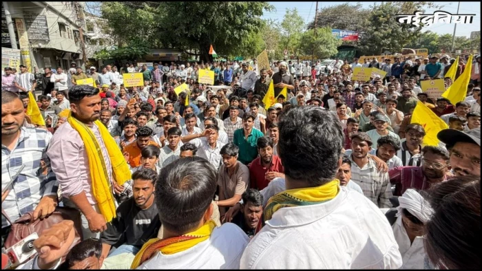 MPESB भर्ती में गड़बड़ी का आरोप, जयस कार्यकर्ताओं ने घेरा इंदौर कलेक्ट्रेट, परीक्षा फीस और नेगेटिव मार्किंग पर जताई आपत्ति