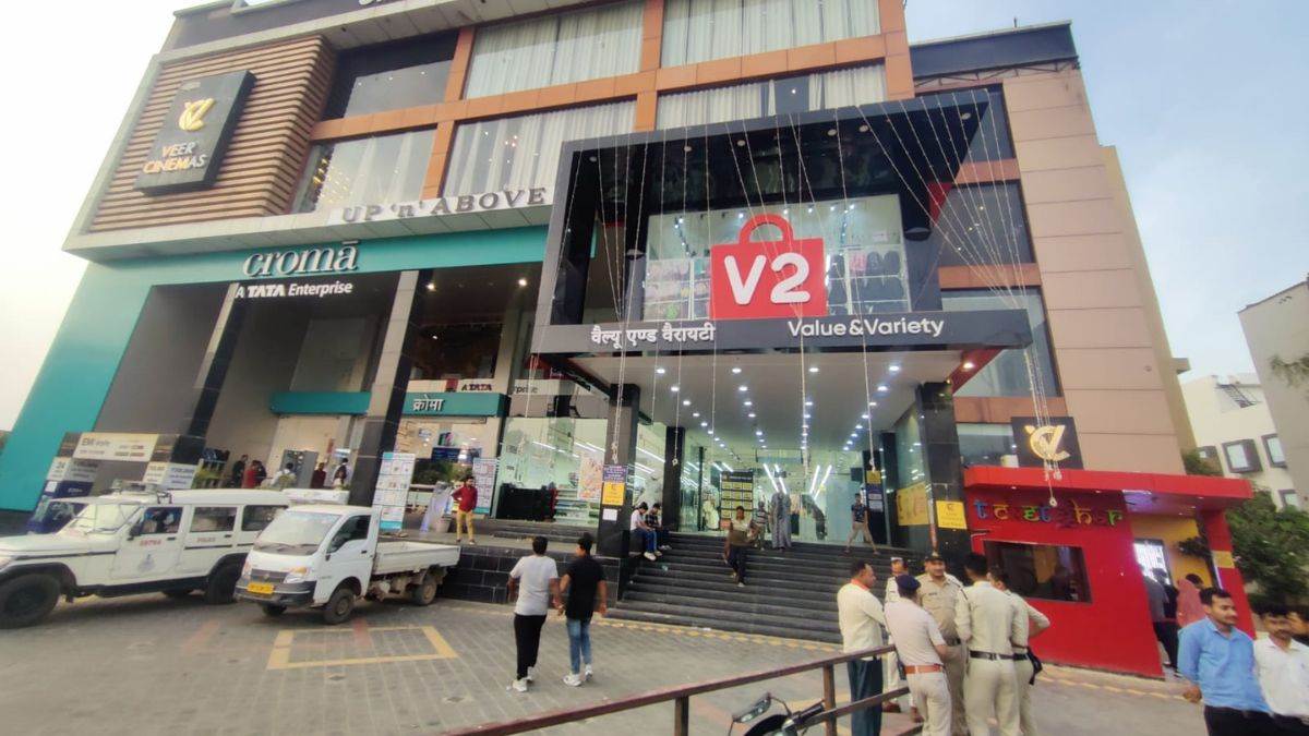 टिकट लेकर नहीं दिखाई ‘धुरंधर-2’, सतना में दर्शकों का फूटा गुस्सा, पुलिस ने रिफंड का वादा कर कराया शांत