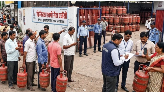 भोपाल गैस सिलिंडर फर्जीवाड़ा: बिना OTP के 300 सिलिंडर गायब, कतार में खड़े 17 हजार उपभोक्ता