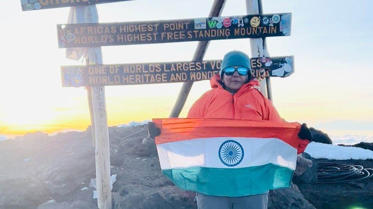 भोपाल की 'सुपर वुमन' सुनीता सिंह का कमाल, 56 साल की उम्र में माउंट किलिमंजारो की चोटी फतह कर रचा इतिहास