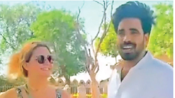 किला घूमने आई विदेशी महिला से की अश्लील बातचीत, वीडियो इंस्टाग्राम पर डाला; आरोपी गिरफ्तार