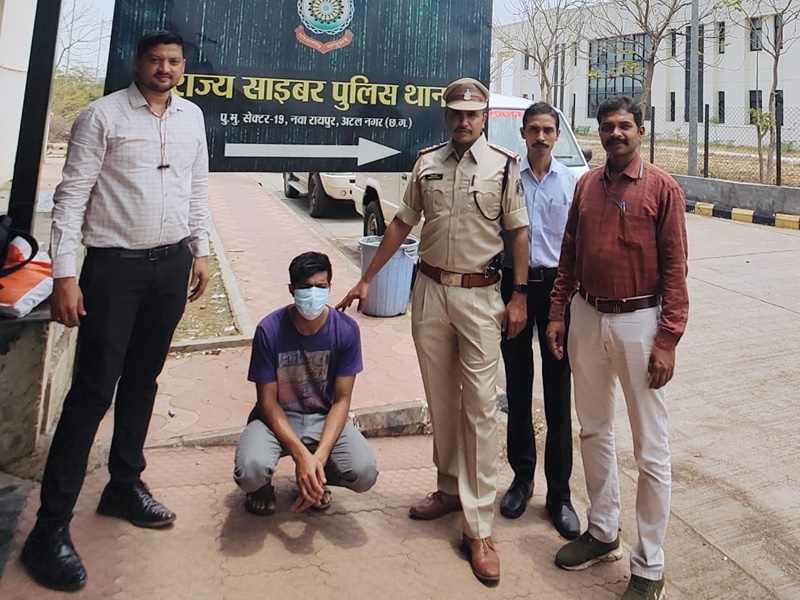 शेयर मार्केट में निवेश के नाम पर ठगी करने वाला शातिर ठग कर्नाटक से गिरफ्तार, रायगढ़ में डाक्‍टर को बना चुका था शिकार