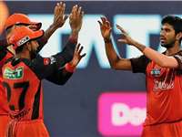 IPL 2022 Points Table, Orange,Purple Cap: सनराइजर्स हैदराबाद प्लेऑफ की दौड़ में बरकरार, उमरान मलिक चौथे स्थान पर