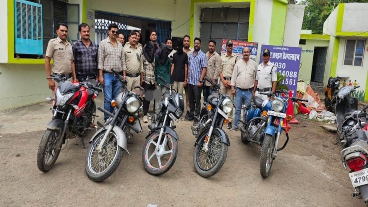 Mandla Crime : पुलिस ने तीन बुलट, पांच मोटरसाइकिल समेत तीन आरोपितों को दबोचा