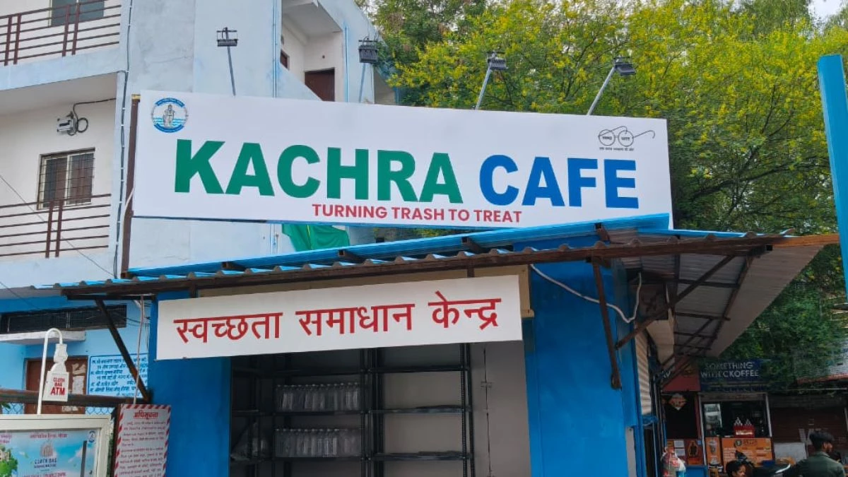भोपाल में खुला अनोखा कचरा कैफे, प्लास्टिक कचरे के बदले देगा खाना, ग्रोसरी और कैश