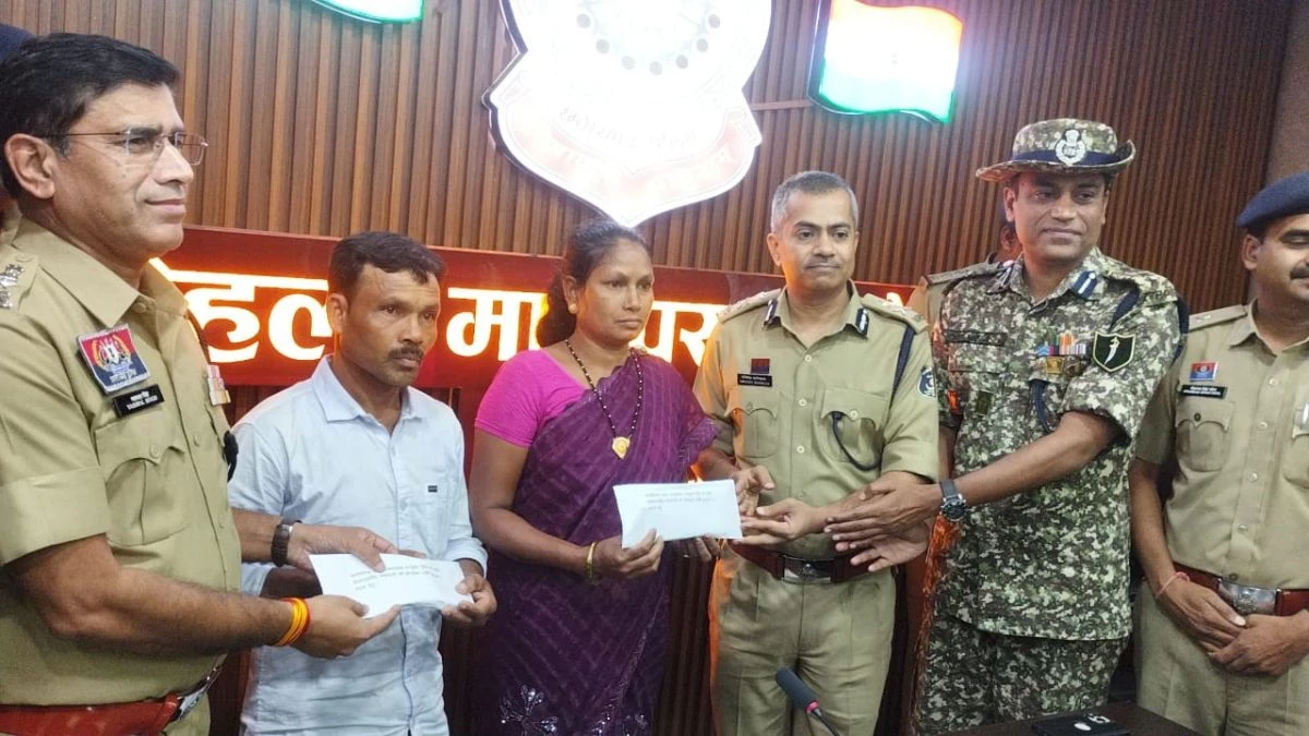 शिक्षक से माओवादी बना जीवन, अब फिर से पत्नी के साथ 20 साल बाद मुख्यधारा में लौटा
