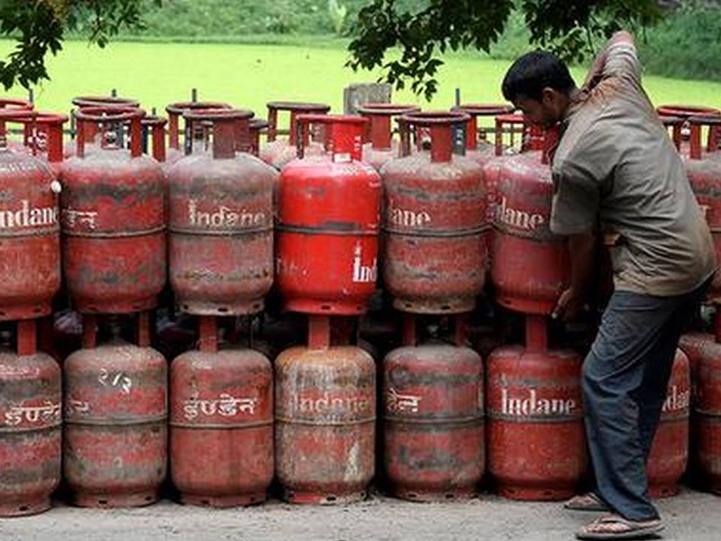 LPG Subsidy Update Now sitting at home know when and how much subsidy you  got there will be no complaint