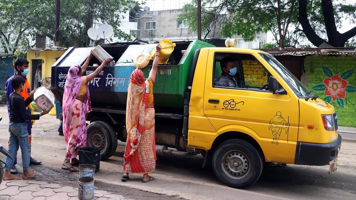 Indore Clean City: गीला-सूखा कचरा अलग करने की आदत ने इंदौर को इस बार भी बनाया ‘स्वच्छता का सरताज’
