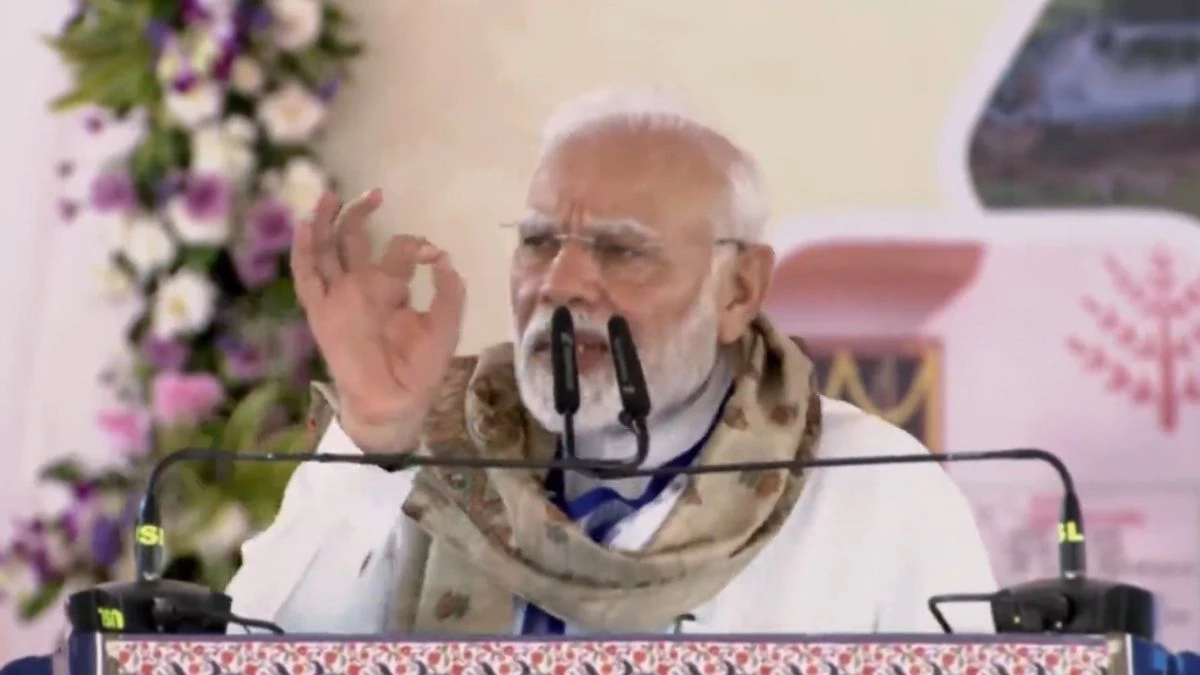 PM Modi in Bihar: ‘नौकरी के बदले जमीन लेने वाले रोजगार नहीं दे सकते’… मोतिहारी से पीएम मोदी ने RJD पर साधा निशाना