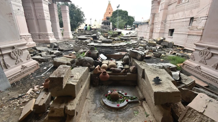 आखिर मिल गया काला पत्थर, उज्जैन में शुरू हुआ एक हजार साल पुराने शिव मंदिर का रेनोवेशन
