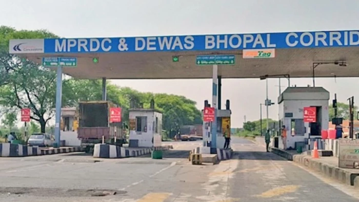भोपाल-देवास टोल कंपनी को झटका, हाई कोर्ट ने कहा गाड़ी मालिकों और ट्रांसपोर्टस को लौटाओ 11 करोड़