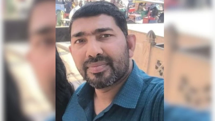 इंदौर असिस्टेंट पोस्टमास्टर हत्याकांड: फरार पति अखिलेश सैनी पर ₹20,000 का इनाम, लगातार बदल रहा ठिकाना; कई शहरों में पुलिस की दबिश