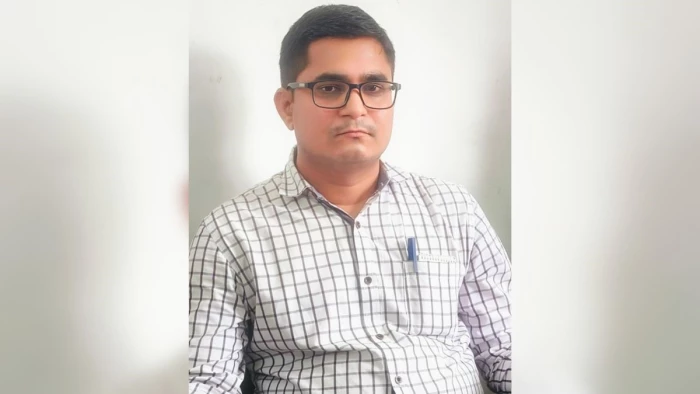इंदौर में जूनियर इंजीनियर 40,000 रुपये रिश्वत लेते गिरफ्तार, सोलर फाइल मंजूर कराने के बदले मांगे थे 80 हजार
