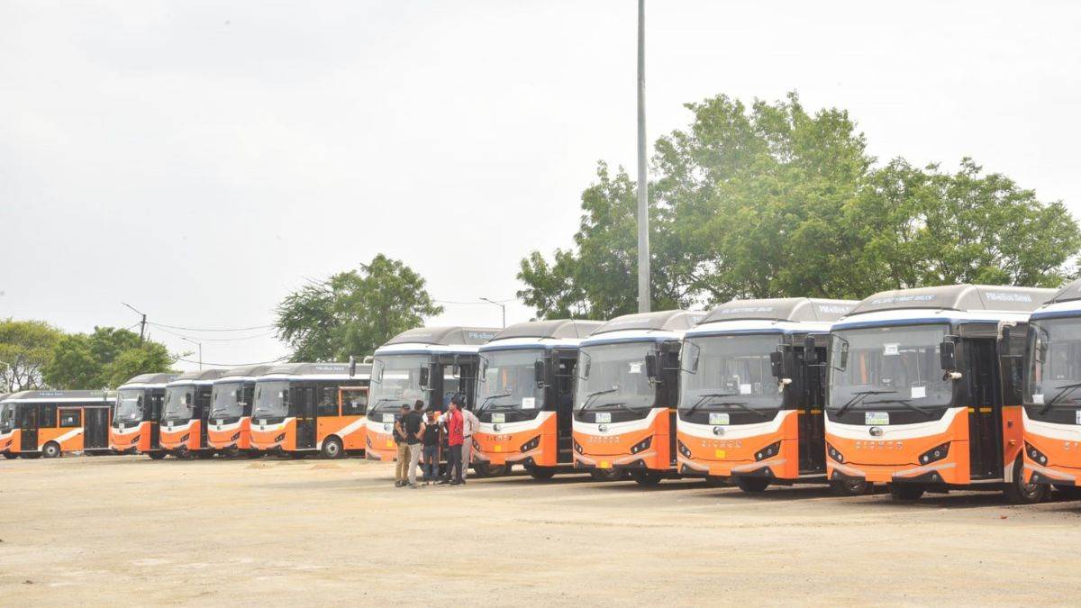Bhopal E-Bus: राजधानी की सड़कों पर उतरेंगी 21 इलेक्ट्रिक बसें, हाइड्रोलिक प्लेटफॉर्म समेत कई आधुनिक सुविधाएं, जानें रूट