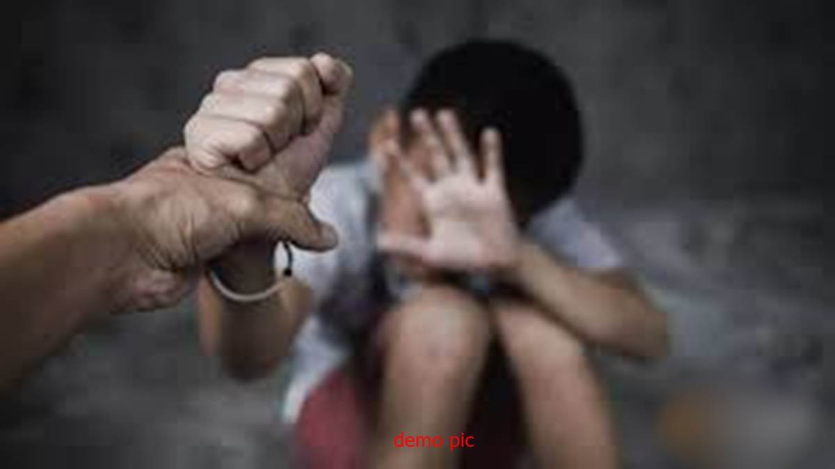 खिलौने को लेकर दो बहनों में हुआ झगड़ा, सनकी पिता ने बच्चियों को बेरहमी से पीटा, एक मासूम की मौत, एक गंभीर