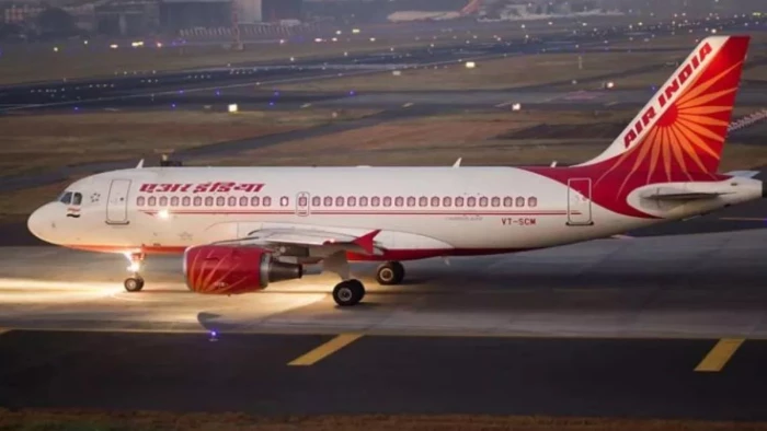 Air India Flight News: दिल्ली जाने वाली एअर इंडिया फ्लाइट में तकनीकी खराबी, टेकऑफ से पहले रोकी गई उड़ान
