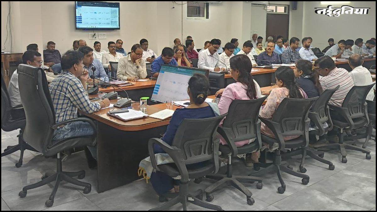 मुरैना में 20 अधिकारियों का कटा वेतन, सीएम हेल्पलाइन की अनदेखी करना पड़ा भारी