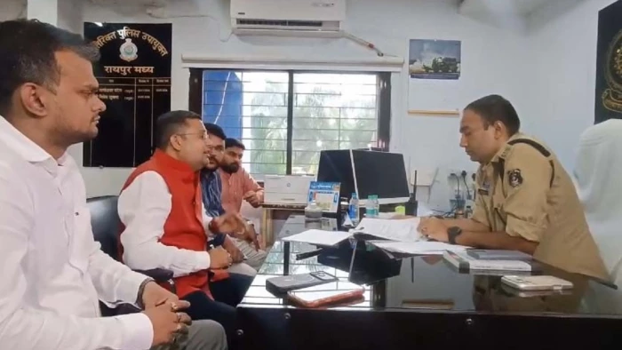 सुप्रिया श्रीनेत, नेहा सिंह राठौर पर रायपुर में FIR: भाजपा के सांगठनिक कार्यक्रम को बताया स्वतंत्रता दिवस से जुड़ा आयोजन