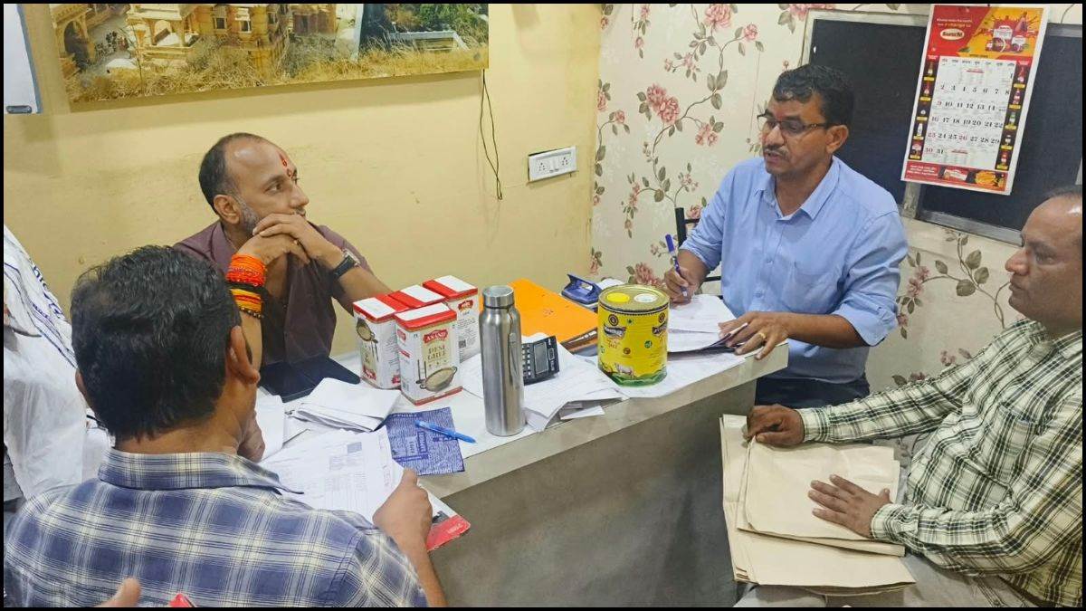 इंदौर में गुजरात से आया 1750 लीटर घी जब्त, 18 नमूने जांच पर भेजे, कलेक्टर बोले- अमानक सामग्री नहीं बिकने देंगे