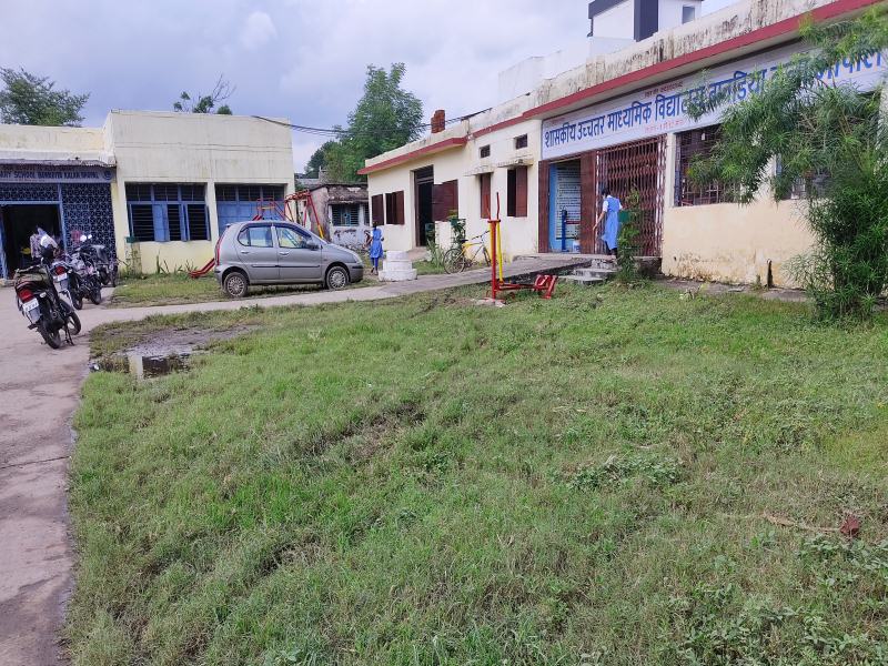 Bhopal News: नगर निगम की टीम ने स्कूल पहुंचकर परिसर की साफ-सफाई की