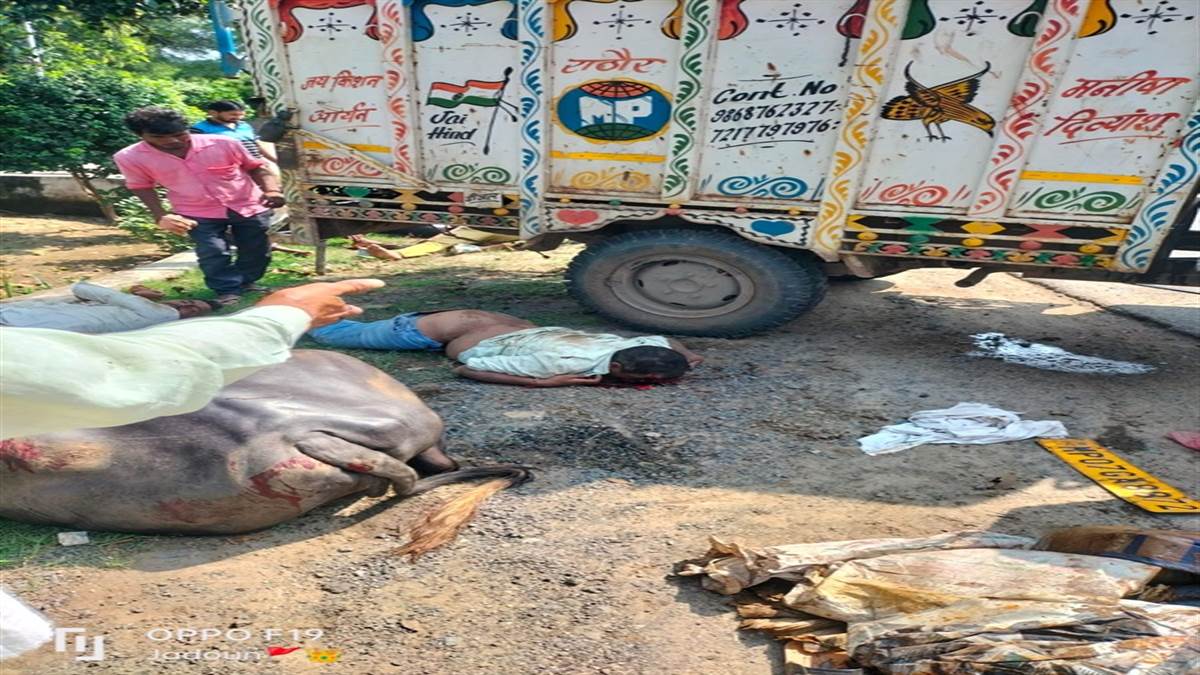 भिंड में पेट्रोल पंप पर अनियंत्रित हुआ लोडिंग वाहन, आठ हुए घायल