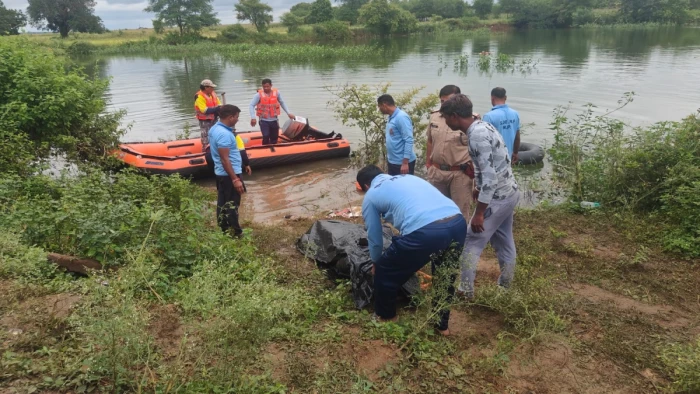 Sagar News: गणेश विसर्जन करने गए एक युवक और नाबालिग की तालाब में डूबने से मौत