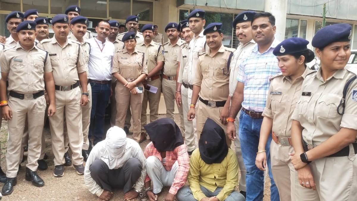 500 फुटेज रहे बेसुराग, छह सेकंड के वीडियो से हुआ राजफाश... गुना के मंदिर में डकैती करने वाले गिरफ्तार
