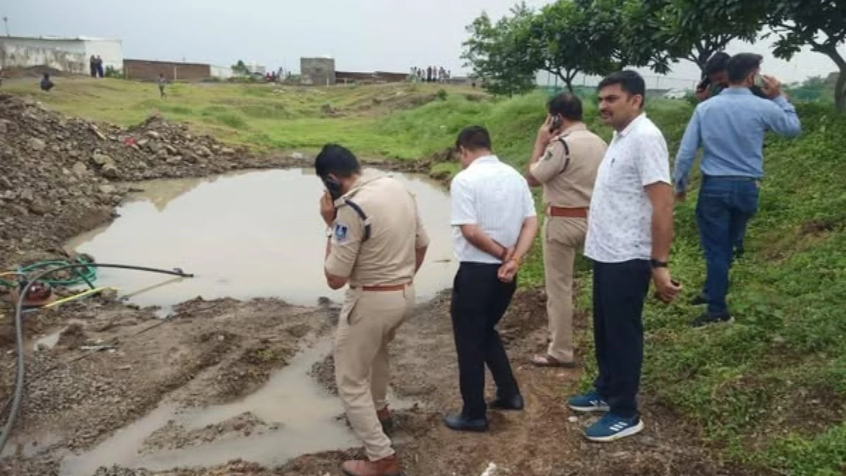 इंदौर में फिर जानलेवा लापरवाही, वाटर रिचार्जिंग के गड्डे में डूबने से तीन बच्‍चाें की मौत, पूर्व विधायक के परिवार का है गड्डा