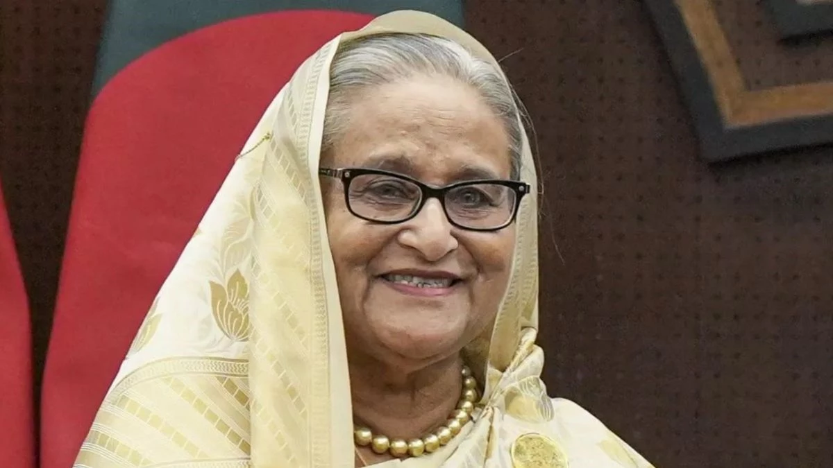बांग्लादेश चुनाव से पहले शेख हसीना को झटका, EC ने वोट डालने का अधिकारी छीना