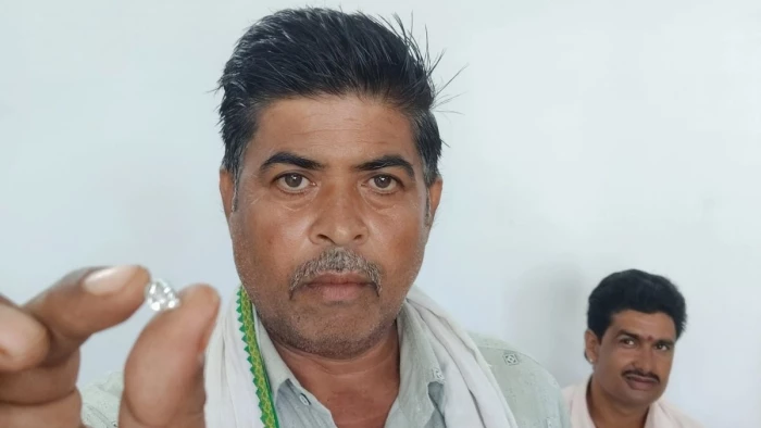 पन्ना में 10 वर्षों की मेहनत रंग लाई, दूसरे दिन भी निकला 4.87 कैरेट के जेम्स क्वालिटी का हीरा