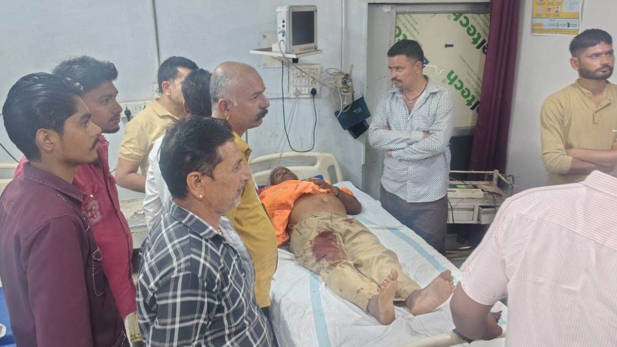 देवास में मवेशी चरा रहे किसान पर तेंदुए ने पीछे से किया हमला, संघर्ष कर बचाई जान