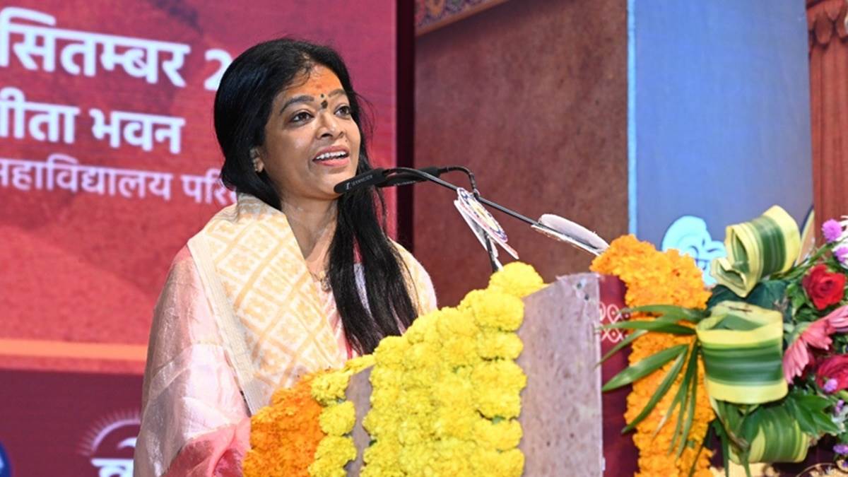 IRS ऑफिसर ने मतांतरण पर लिखा- जड़ से उखड़ा पौधा गमले में जिंदा रहता है, लेकिन...