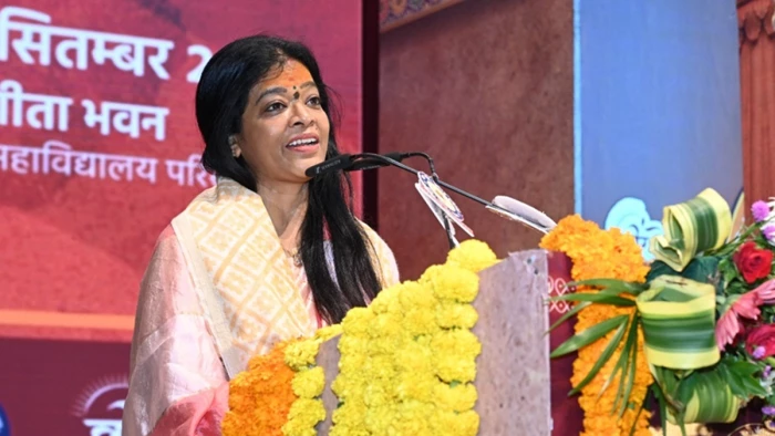 IRS ऑफिसर का मतांतरण पर लिखा- जड़ से उखड़ा पौधा गमले में जिंदा रहता है, लेकिन ताकत चली जाती है