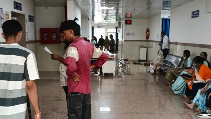 इंदौर में नंदानगर सिविल अस्पताल की सोनोग्राफी मशीन खराब, आईसीयू भी नहीं
