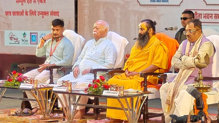 उज्जैन में आरएसएस प्रमुख डॉ. मोहन भागवत ने किया युवा धर्म संसद का उद्घाटन