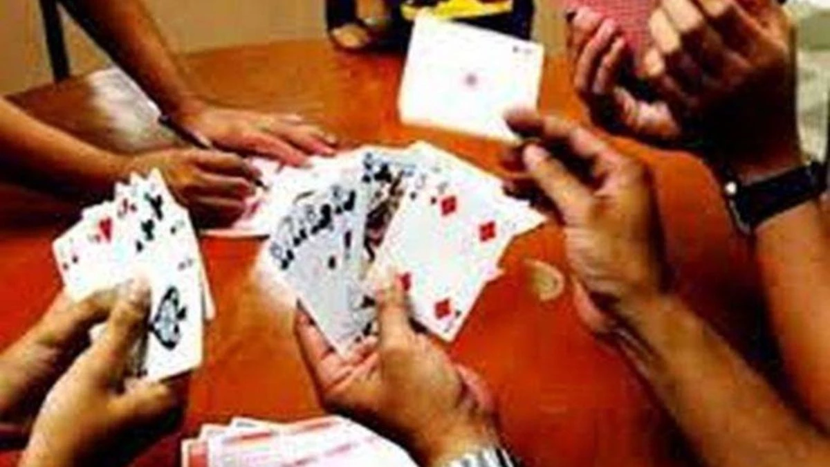मुंगवानी पुलिस ने जुआ खेलते आधा दर्जन जुआरियों को दबोचा; 76,000 कैश समेत कार-मोबाइल जब्त