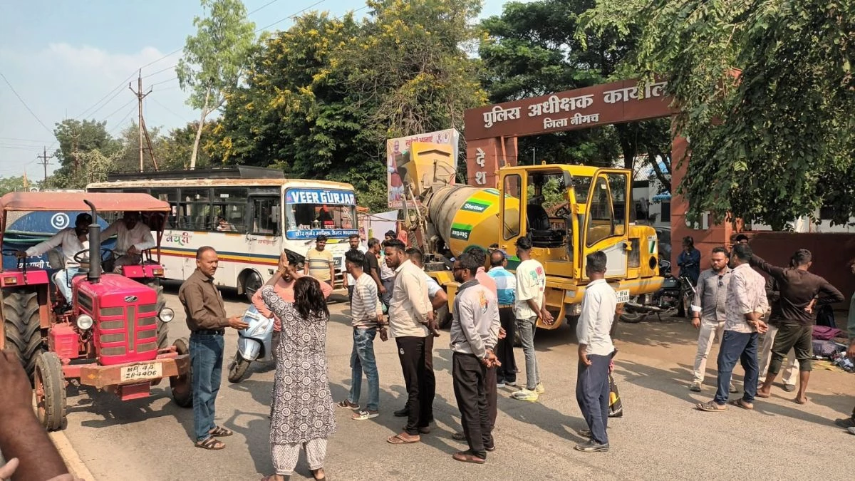नीमच में एसपी कार्यालय के सामने महिला का हाई वोल्टेज ड्रामा, वाहनों की आवाजाही रोकी, लोग हुए परेशान