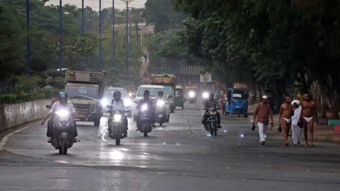इंदौर में बादलों ने बदला मौसम का मिजाज, लंबे अंतराल बाद बरसी बूंदें, उमस से मिली राहत, दशहरे के बाद बढ़ेगी ठंडक